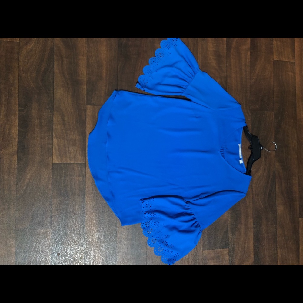 Valerie Stevens bell-sleeve blouse